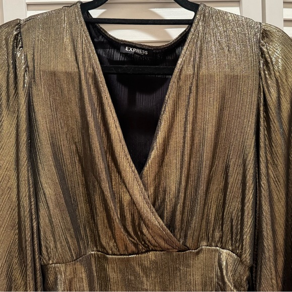 Express Gold Metallic Balloon Sleeve Ruched waist top - Picture 2 of 6